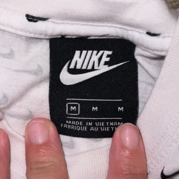 Nike Cropped Tshirt - Picture 4 of 4